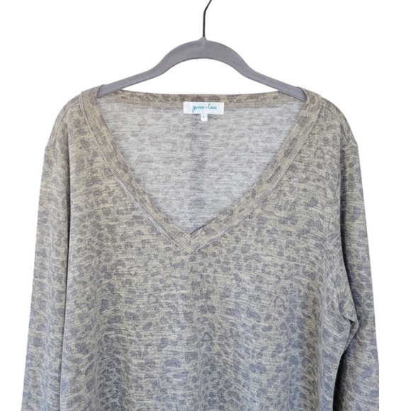 GRACE & LACE Large Animal Leopard Print Lightweight VNeck Sweater Top Tan & Grey - Picture 8 of 11